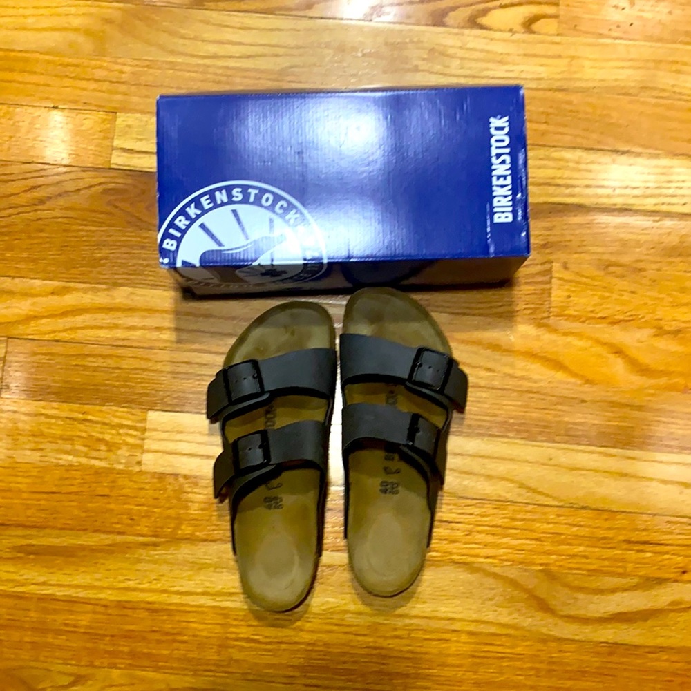 Woman’s offblack Birkenstock size 9 women 7 men.